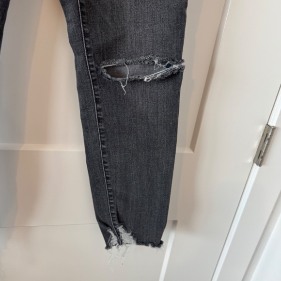 Universal Thread Black Skinny Jeans - Picture 4 of 9